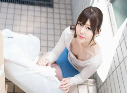 Người phụ nữ với bộ đồ hở hang lúc vứt rác và cái kết đầy bất ngờ