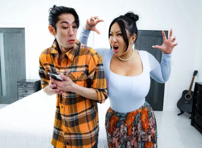 Cậu con trai làm cho mẹ kế xăm trổ hàng múp lên đỉnh
