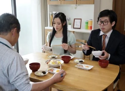 Con dâu banh vùng kín cho bố chồng nện